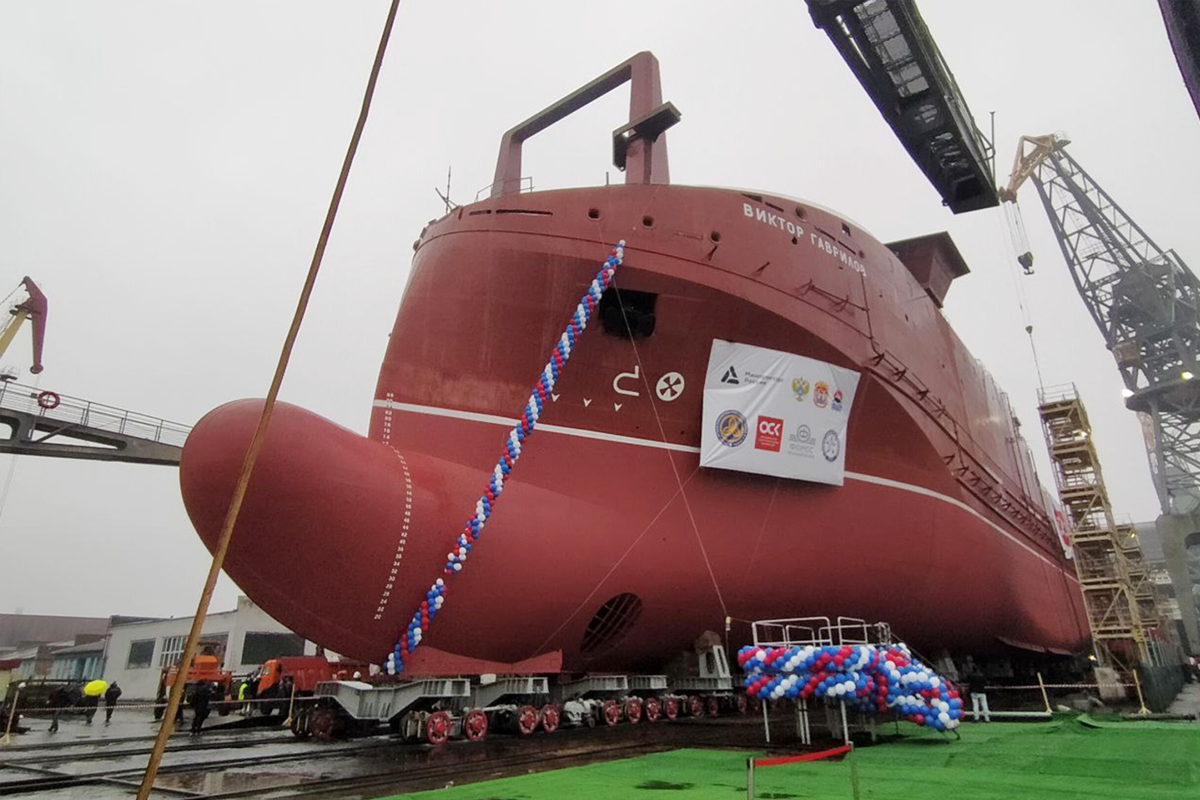 В Калининграде спустили на воду самый большой морозильный рыболовецкий траулер в РФ