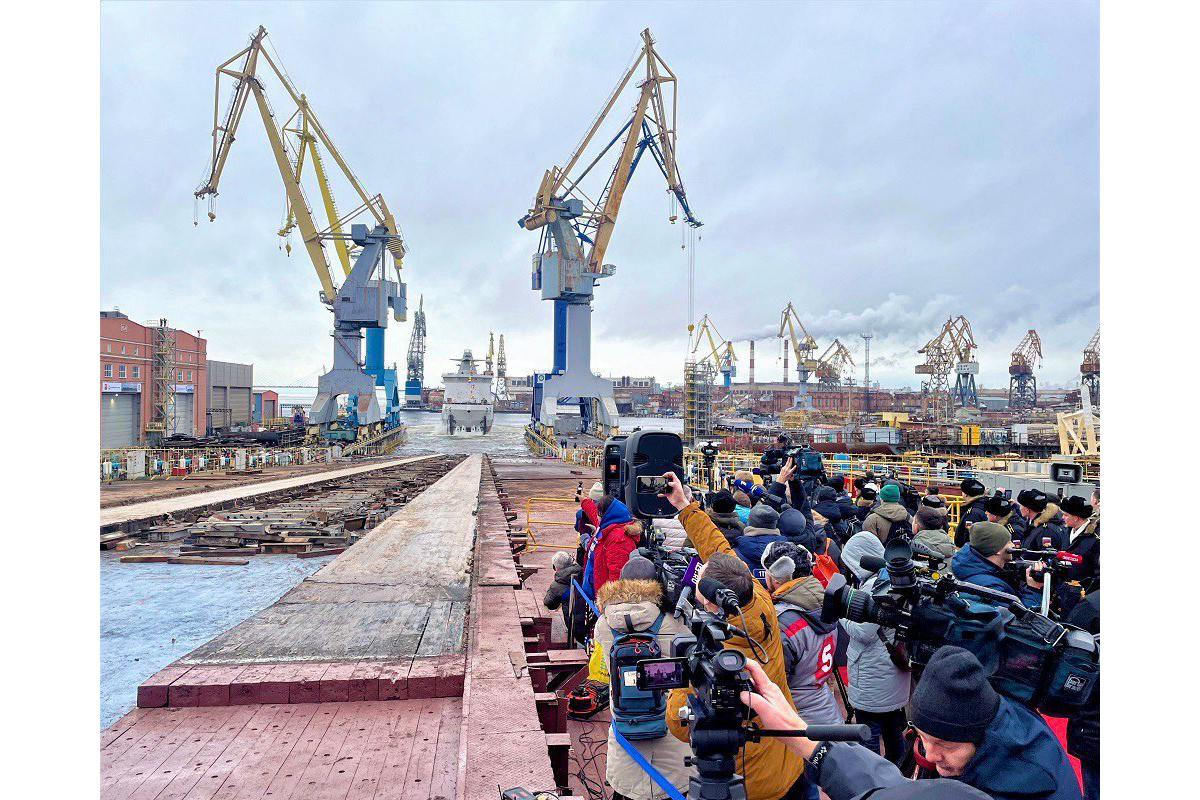 В Петербурге спустили на воду второй ледокол для ВМФ