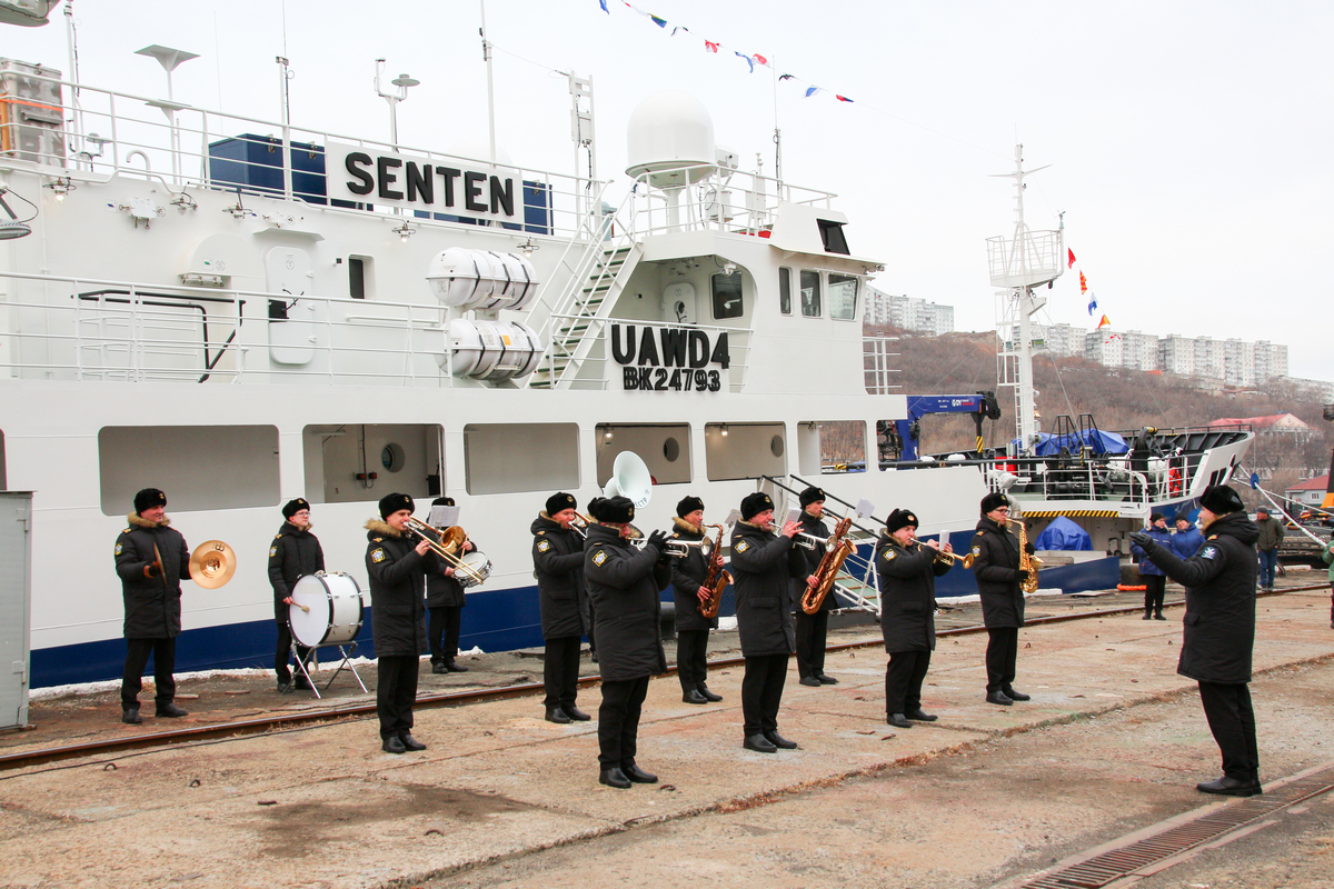 На новейшем краболове «Сентен» подняли флаг России