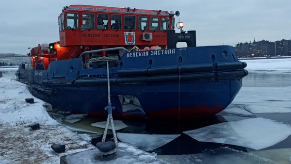В акваторию Невы вышел ледокол «Невская застава»