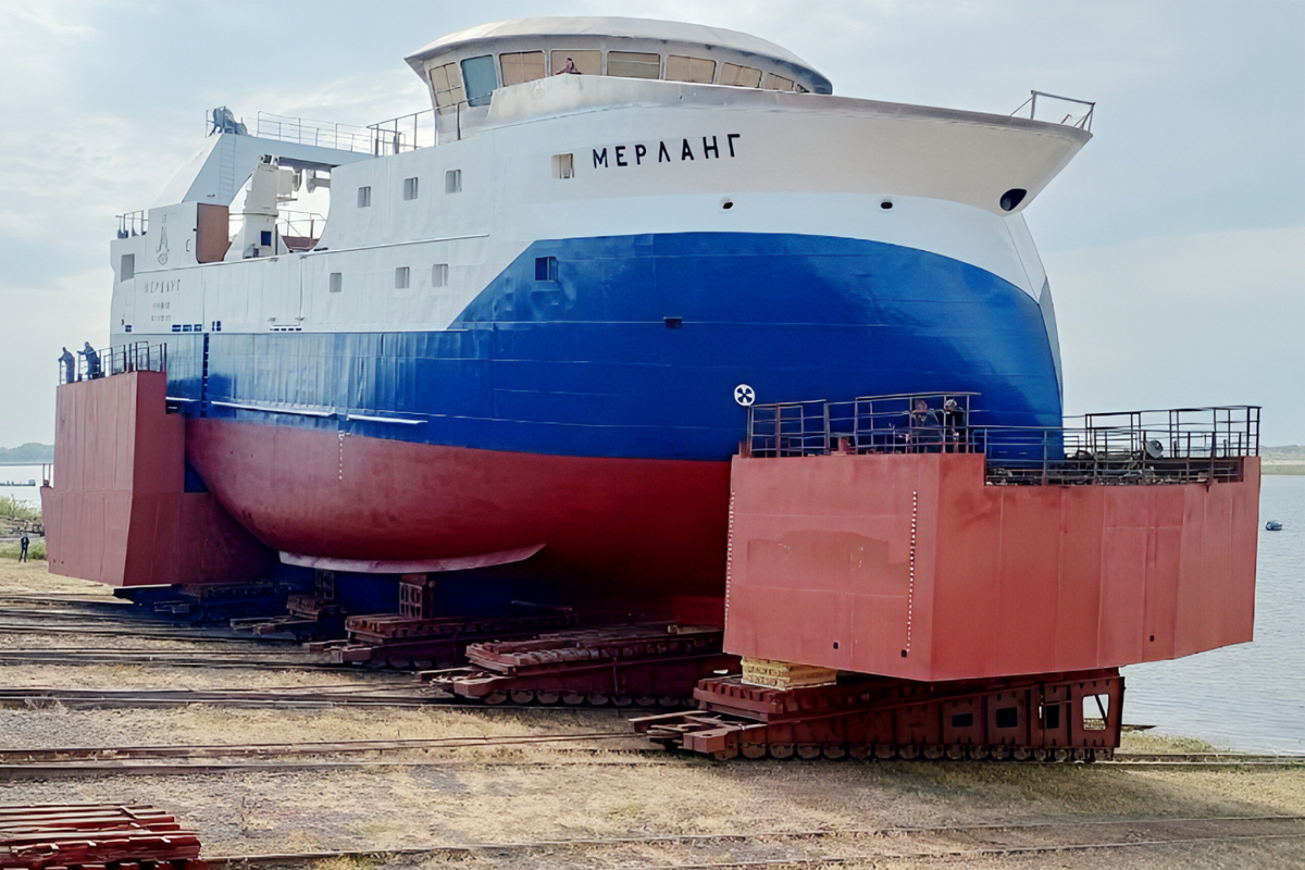 В Астраханской области спустили на воду траулер-рефрижератор «Мерланг»