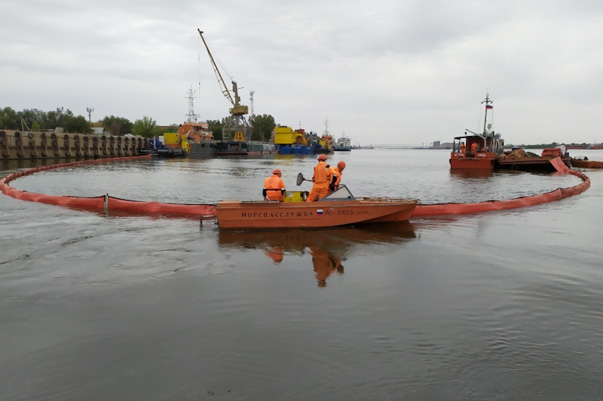 В ходе учений по ЛАРН спасатели Морспасслужбы ликвидировали фактическое нефтяное загрязнение акватории морского порта Астрахань В ходе учений по ЛАРН спасатели Морспасслужбы ликвидировали фактическое нефтяное загрязнение акватории морского порта Астрахань