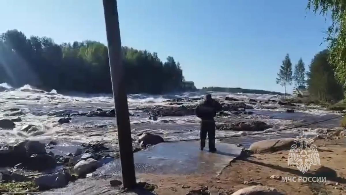 Между 10 и 11 шлюзом Беломоро-Балтийского канала размыло временную перемычку на плотине