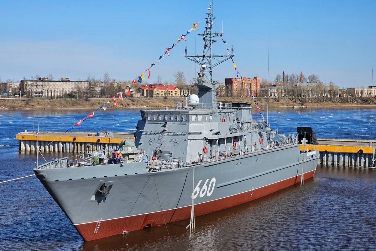 На СНСЗ спустили на воду восьмой тральщик с корпусом из стеклопластика