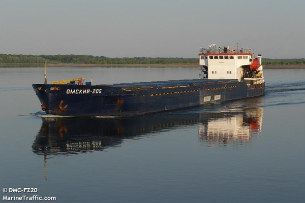 Сухогруз "Омский 205" получил пробоину в Черном море