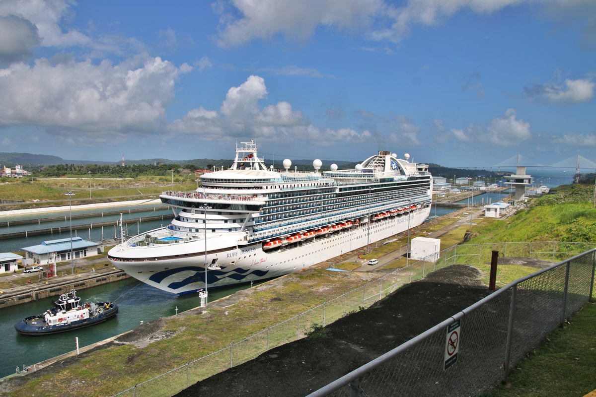 Вспышка норовируса произошла на лайнере Ruby Princess в ходе круиза на Аляску 