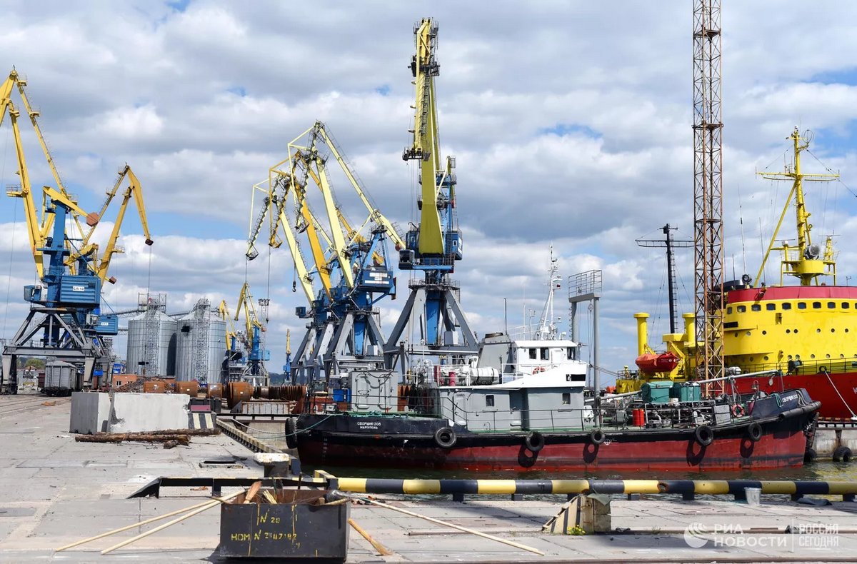 Пять иностранных судов воспользовались гумкоридором ВС РФ из порта Мариуполь