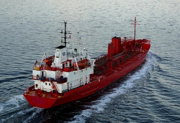Российский экипаж подбитого танкера в Черном море спасли украинцы