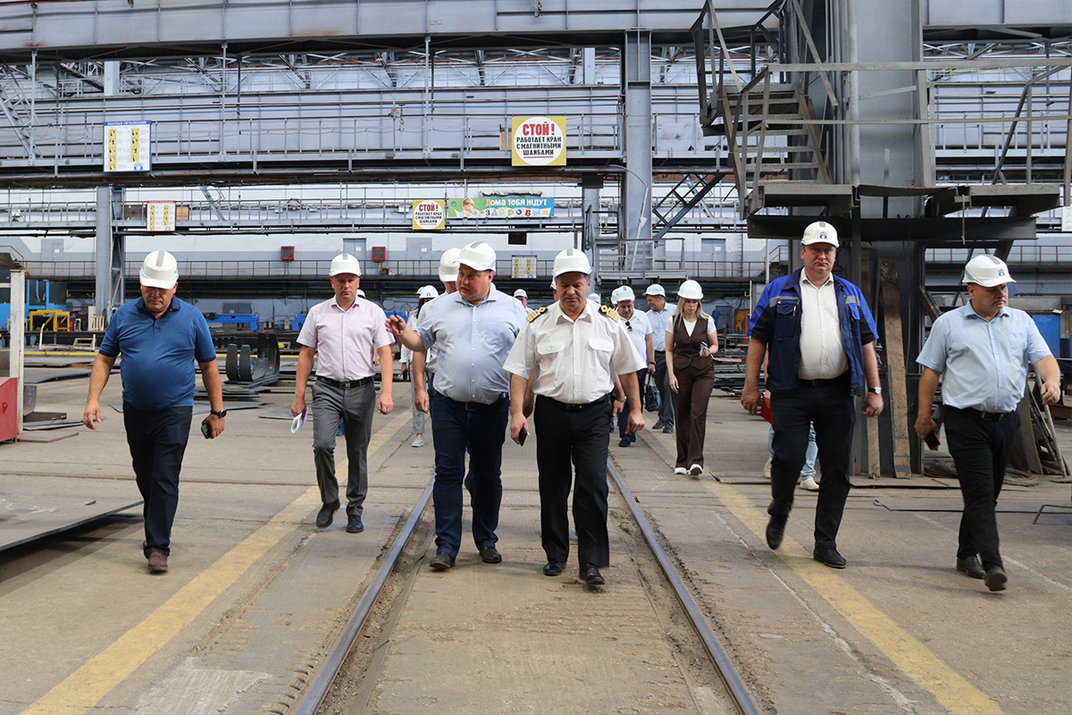 Руководитель Росморречфлота обсудил вопросы загрузки мощностей верфей в Республике Крым 