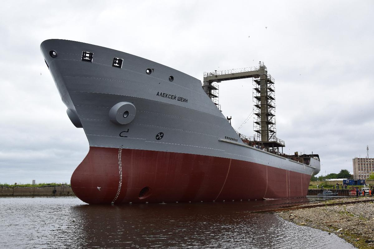 Невский ССЗ спустил на воду средний морской танкер для ВМФ «Алексей Шеин»