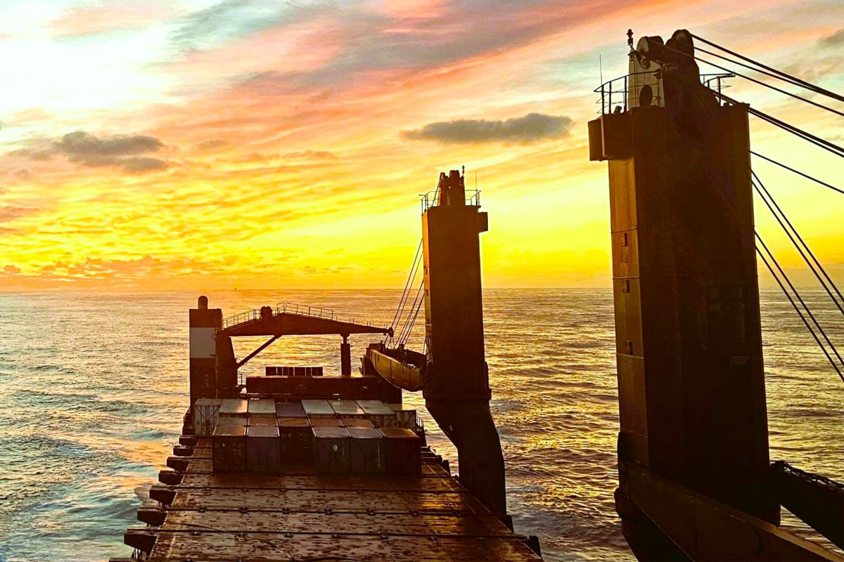 Экипаж российского судна Ursa Major спасли испанские моряки после отказа норвежцев