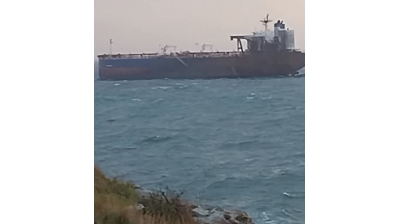У берегов Болгарии терпит бедствие атакованный ранее ВСУ танкер Kairos