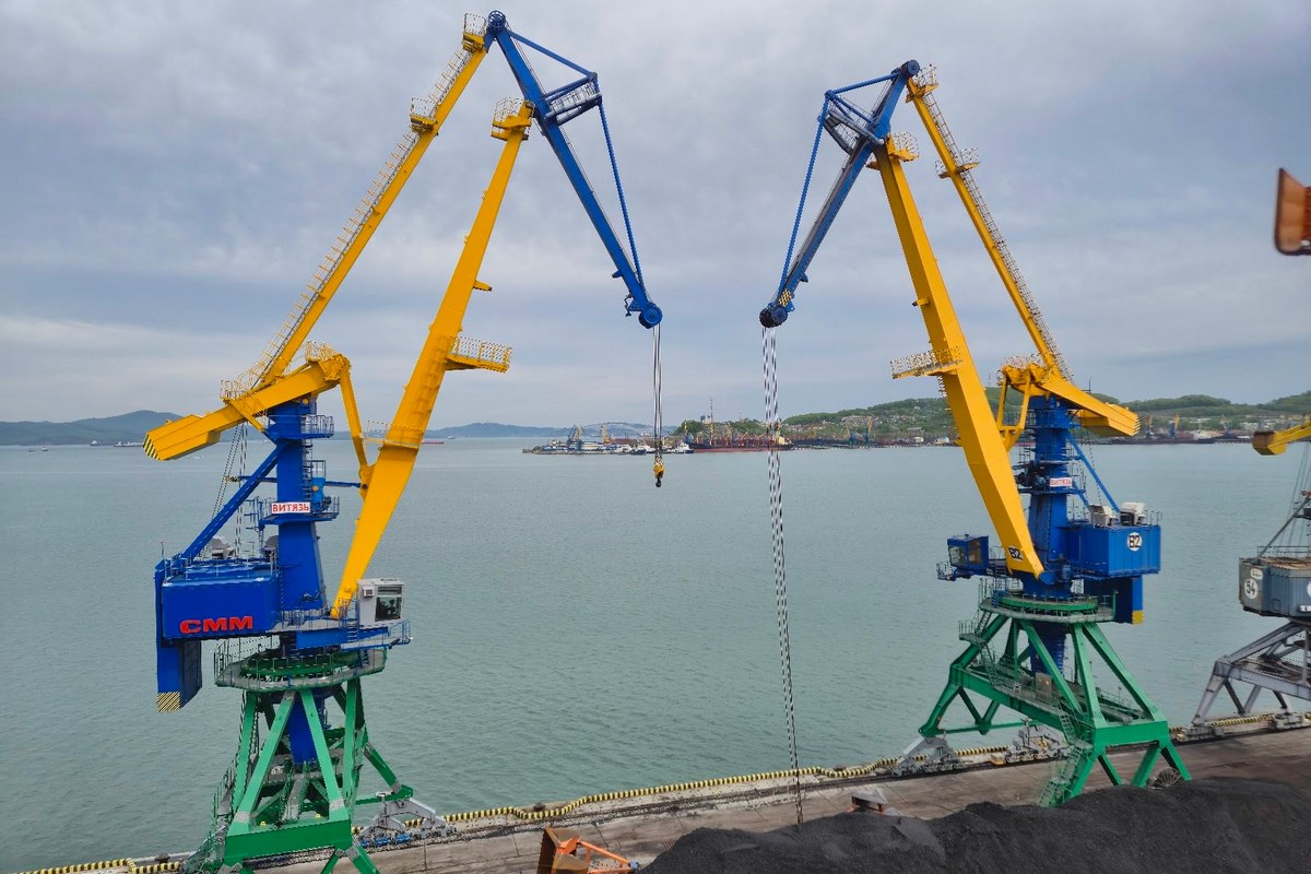 В Находкинском торговом порту ввели в эксплуатацию третий портальный кран «Витязь»