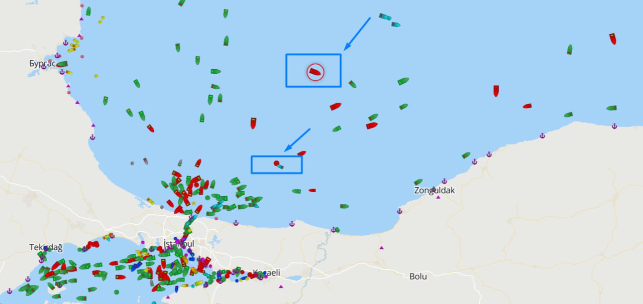 Близ выхода из Босфора горят два танкера «теневого флота» - СМИ