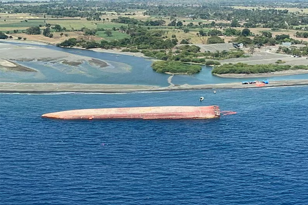 Четыре человека погибли при перевороте земснаряда у берегов Филиппин