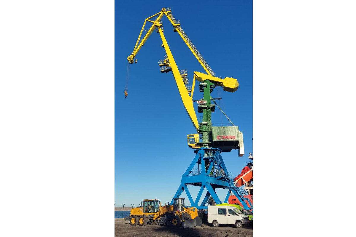 ЗАО «СММ» поставило АО «Морпорт Певек» второй портальный кран «Аист»