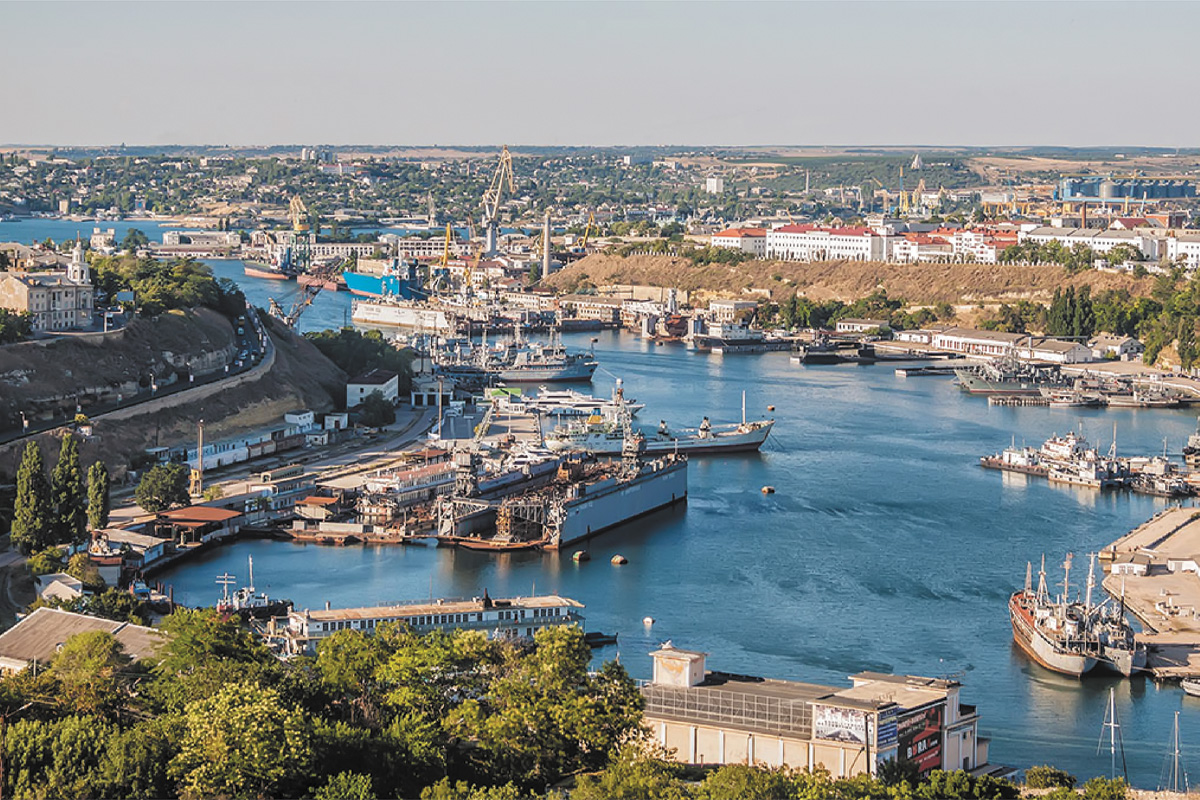 Порт Севастополь работает стабильно, в защите – уверен