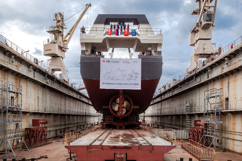 Новейший морозильный траулер "Капитан Соколов" спустили на воду в Санкт-Петербурге
