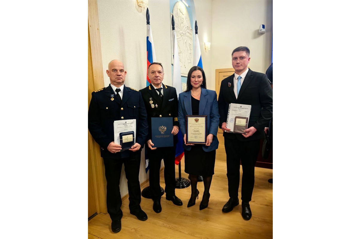 Работникам водного транспорта вручили заслуженные награды