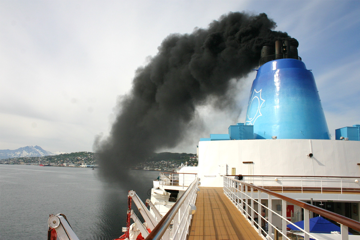 В IMO не смогли договориться о введении сбора за судовые выбросы