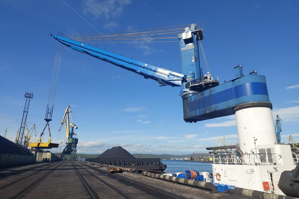 Судовой кран Liebherr со стрелой производства ЗАО «СММ» успешно прошел освидетельствование