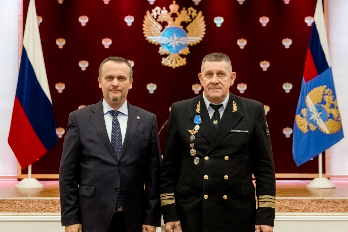 В преддверии Дня народного единства глава Минтранса вручил награды транспортникам