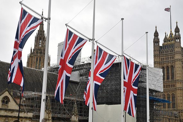 Британия ввела санкции против «Роснефти», «Лукойла» и 51 судна «теневого флота»