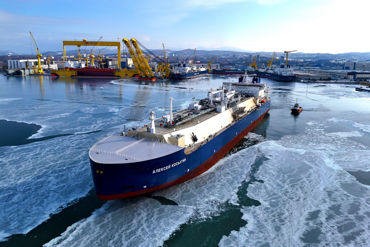 Минпромторг: в России построят четыре серийных СПГ-танкера до 2028 года