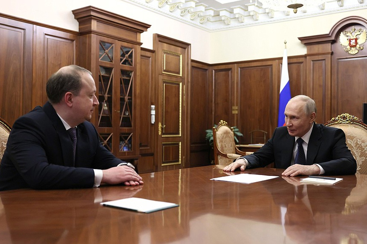 Работа по ледоколам «Ленинград» и «Сталинград» не должна «зависнуть» – Путин 