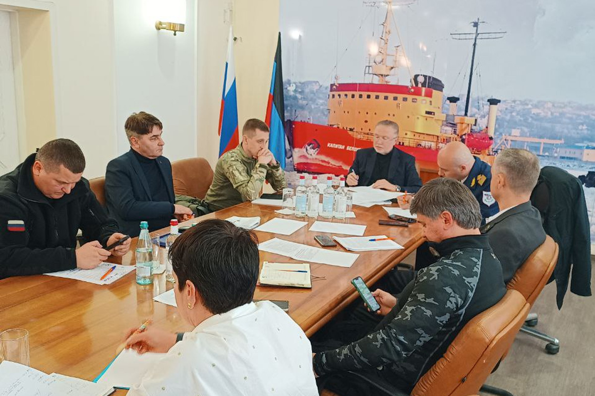 Замминистра транспорта РФ рассмотрел вопросы дальнейшего развития морских портов новых территорий 