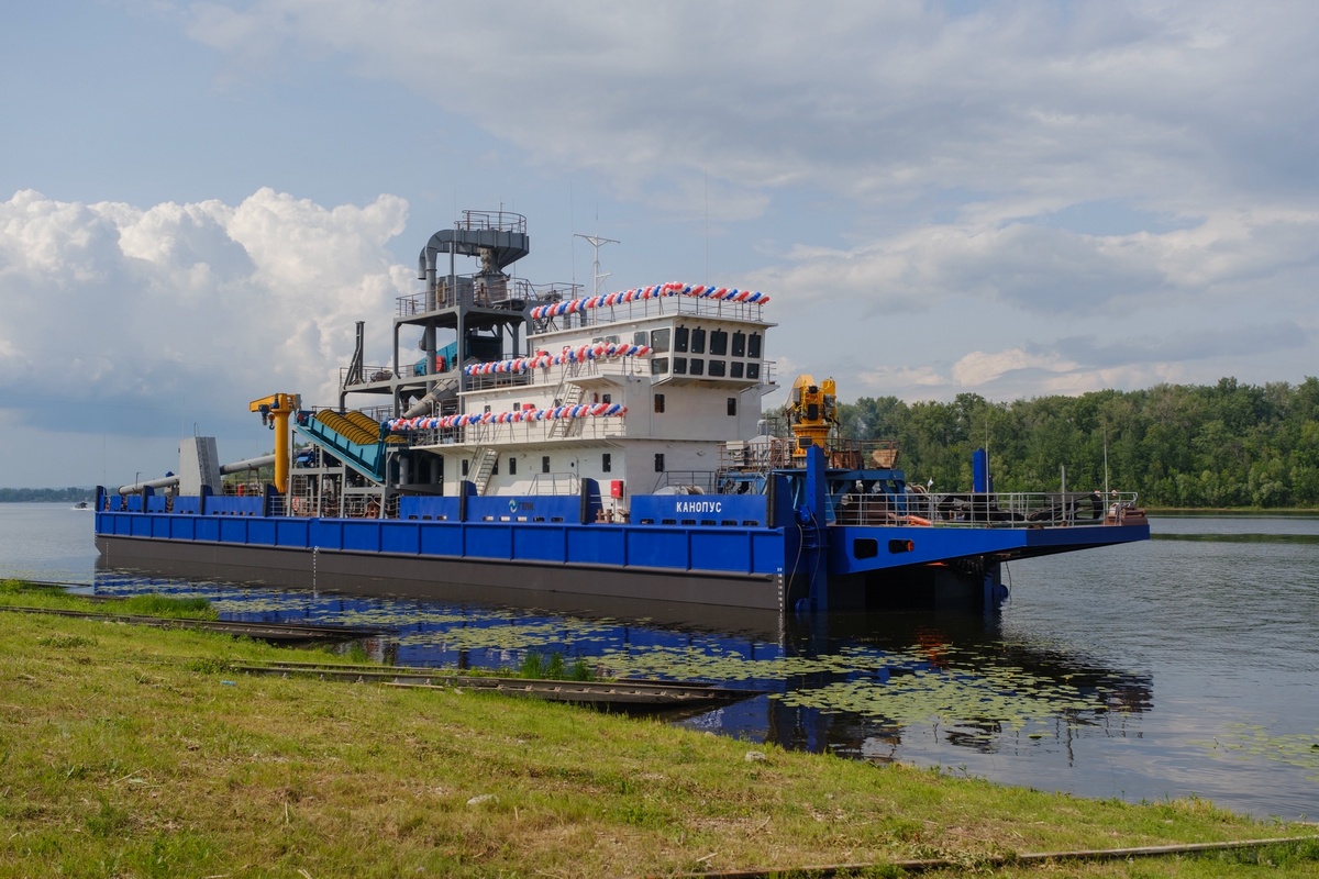 В Самаре спустили на воду земснаряд «Канопус»
