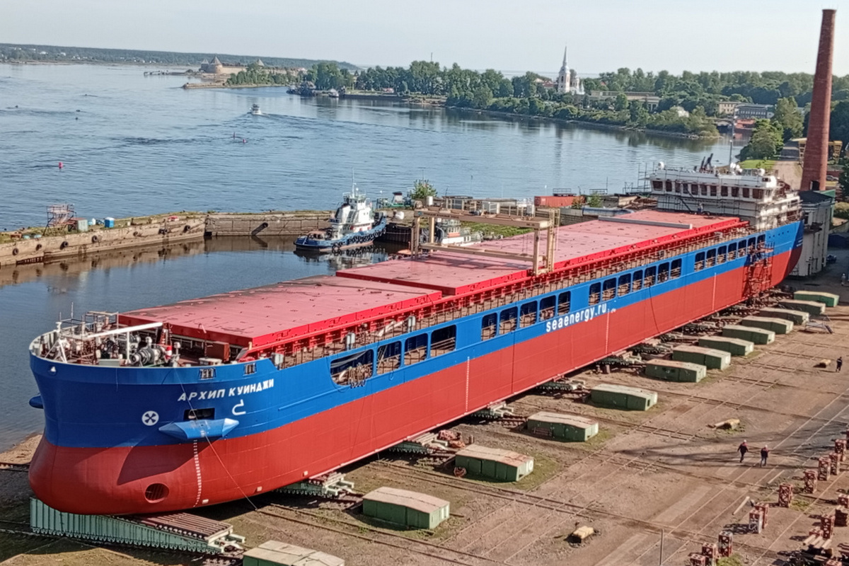 Невский ССЗ спустил на воду сухогруз проекта RSD59 «Архип Куинджи»