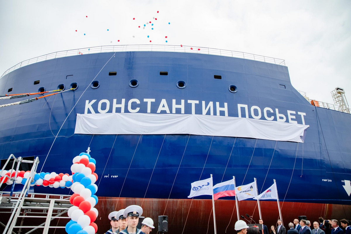 Второй построенный в России СПГ-танкер ледового класса передали в эксплуатацию