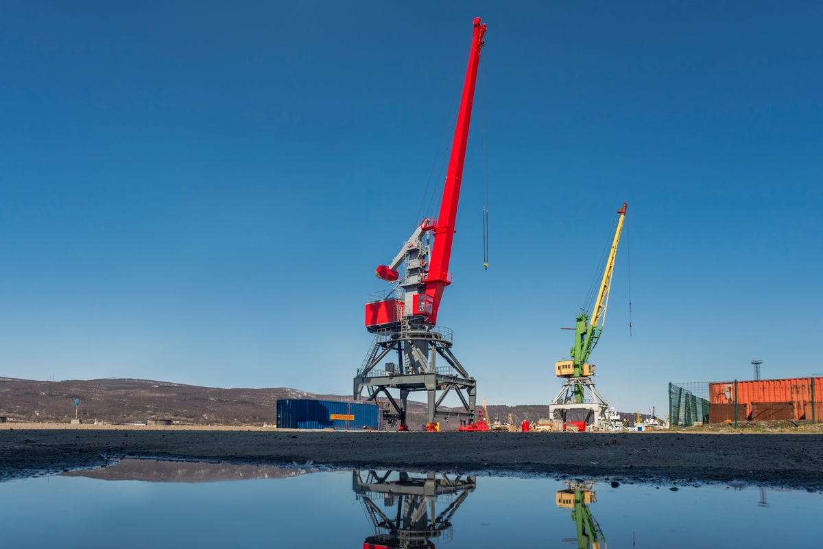 В Мурманске ввели в эксплуатацию уникальный отечественный кран «Нарвал»