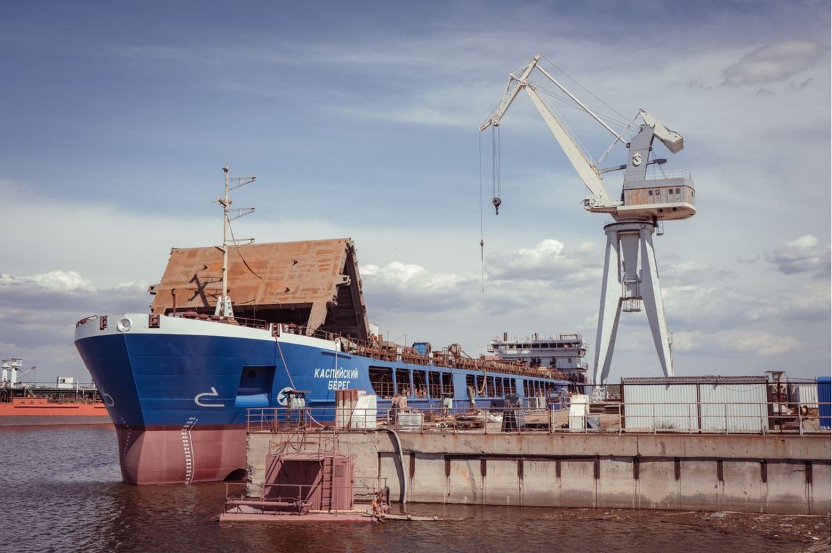 ССЗ «Лотос» приступил к швартовным испытаниям универсального сухогруза «Каспийский берег»