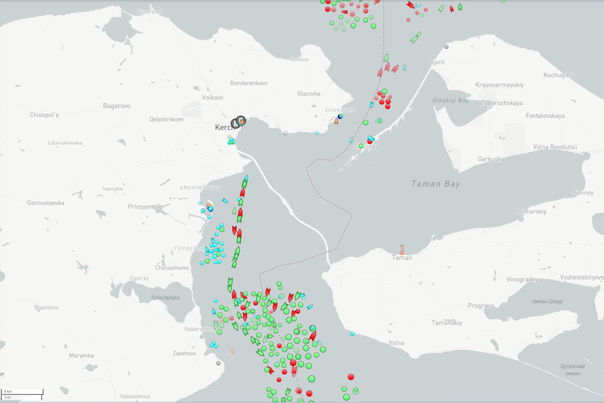Из-за массовых проверок судов в Керченском проливе скопилась пробка 