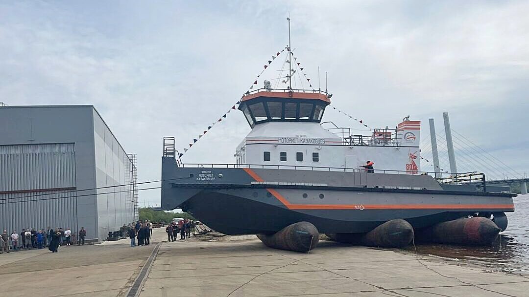 В Череповце спустили на воду третий буксир проекта ТСК.395М, строящийся по заказу ГТЛК