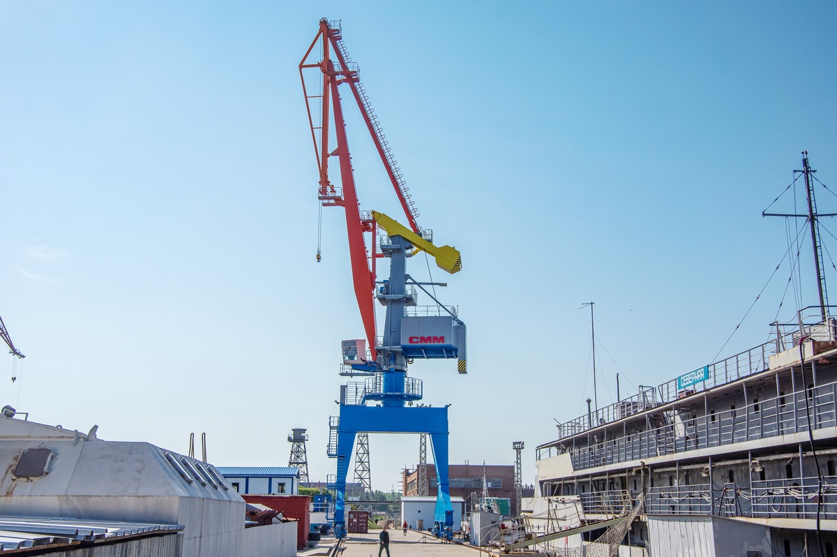 На «Севмаше» ввели в эксплуатацию два портальных монтажных крана «СММ 1500»