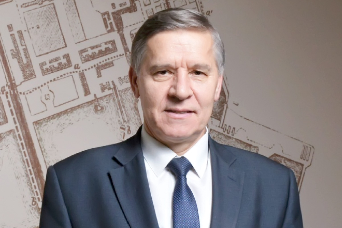 Генеральный директор АО «Кронштадтский морской завод» Анатолий Белоев отмечает 65-летие
