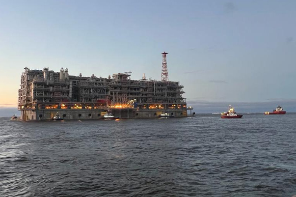 Началась буксировка второй технологической линии «Арктик СПГ-2» - СМИ