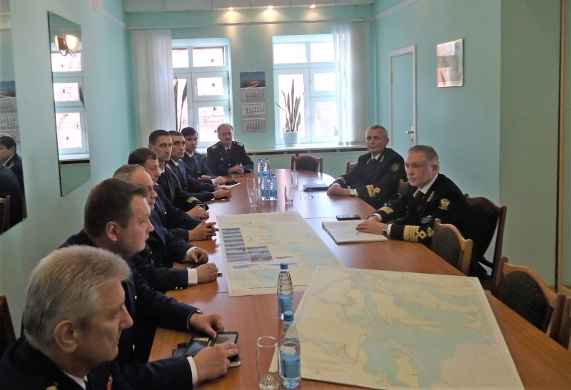 Александр Пошивай обсудил организацию пассажирского сообщения и безопасности мореплавания в порту Архангельск