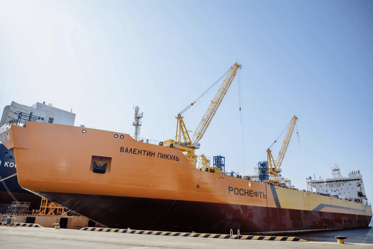 ССК «Звезда» передал заказчику первый танкер-челнок ледового класса «Валентин Пикуль»