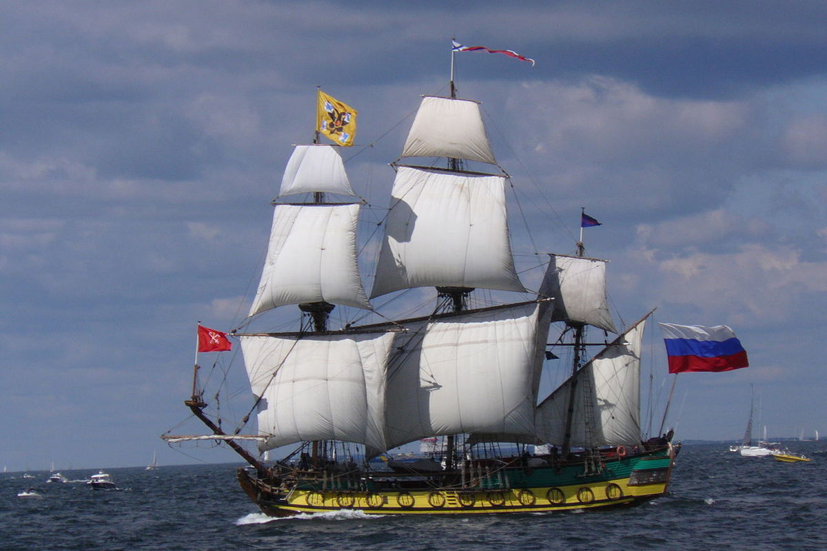 На российском фрегате, который не пустили в порт Франции, кончается вода