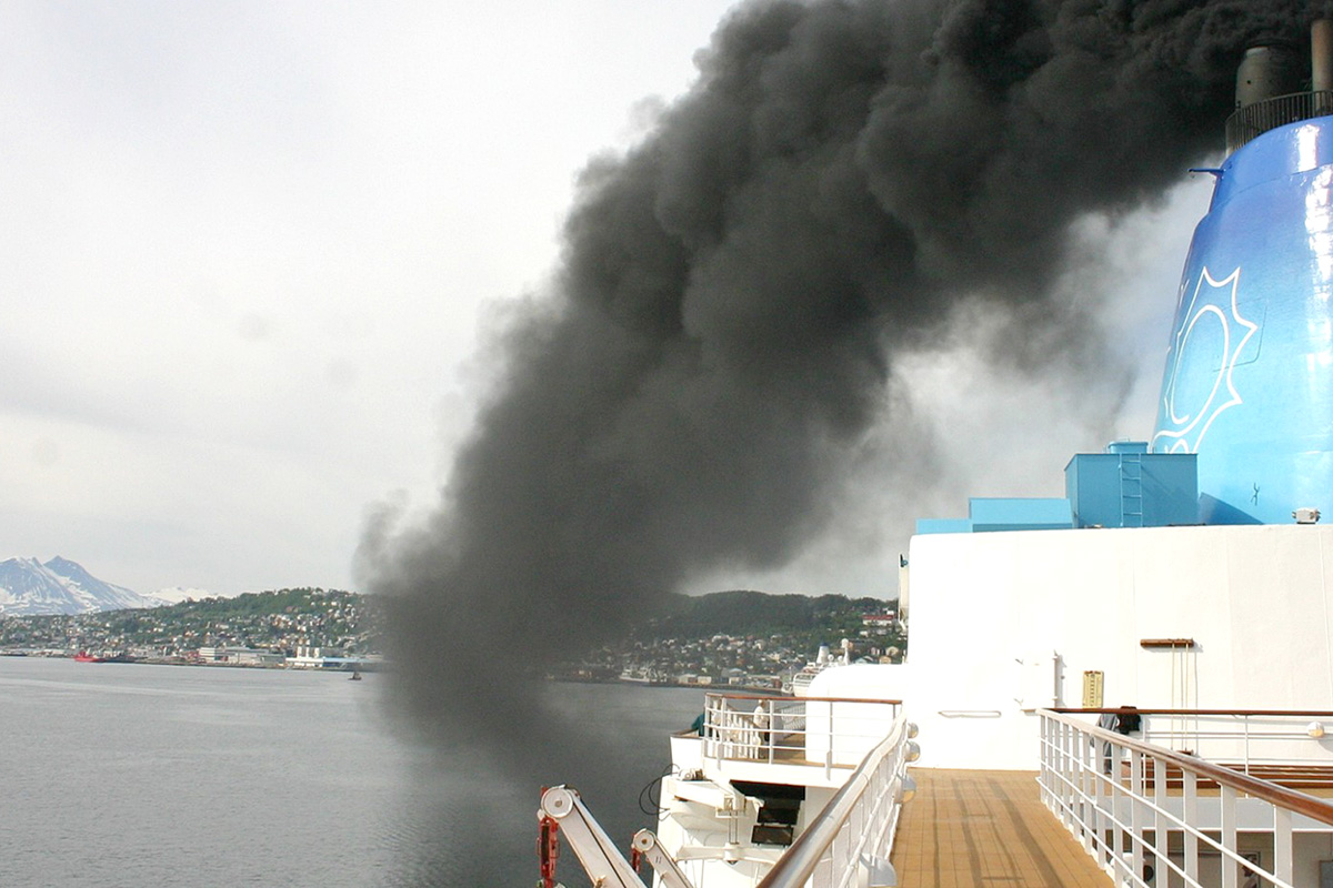 Всемирный совет судоходства предложил взимать плату за выбросы с судов на мазуте
