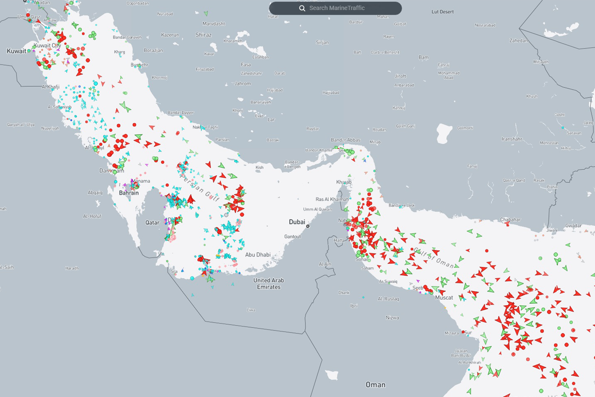 Ормузский пролив стал непреодолимой преградой для 3200 судов