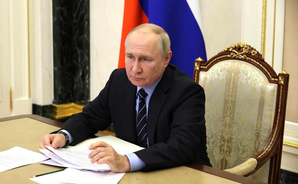 Путин продлил продовольственное эмбарго еще на год 