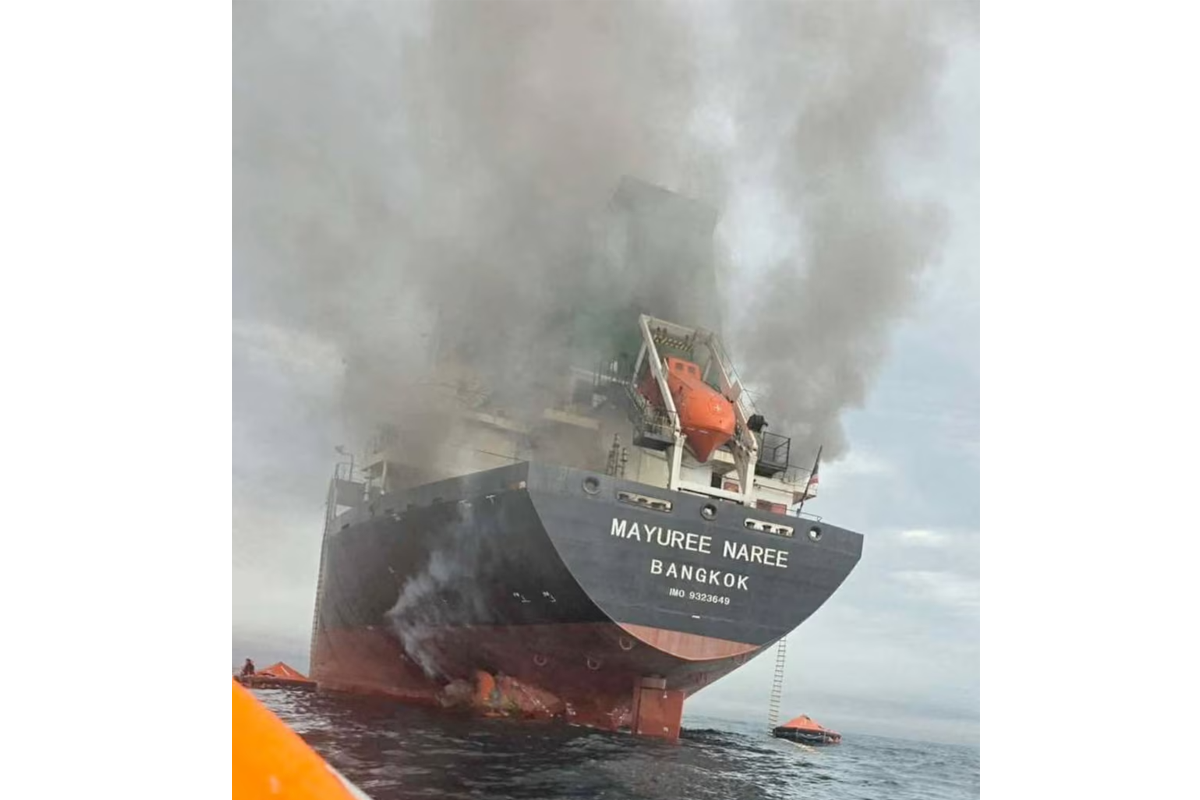 В Ормузском проливе были атакованы два балкера и контейнеровоз, стоящий на якоре