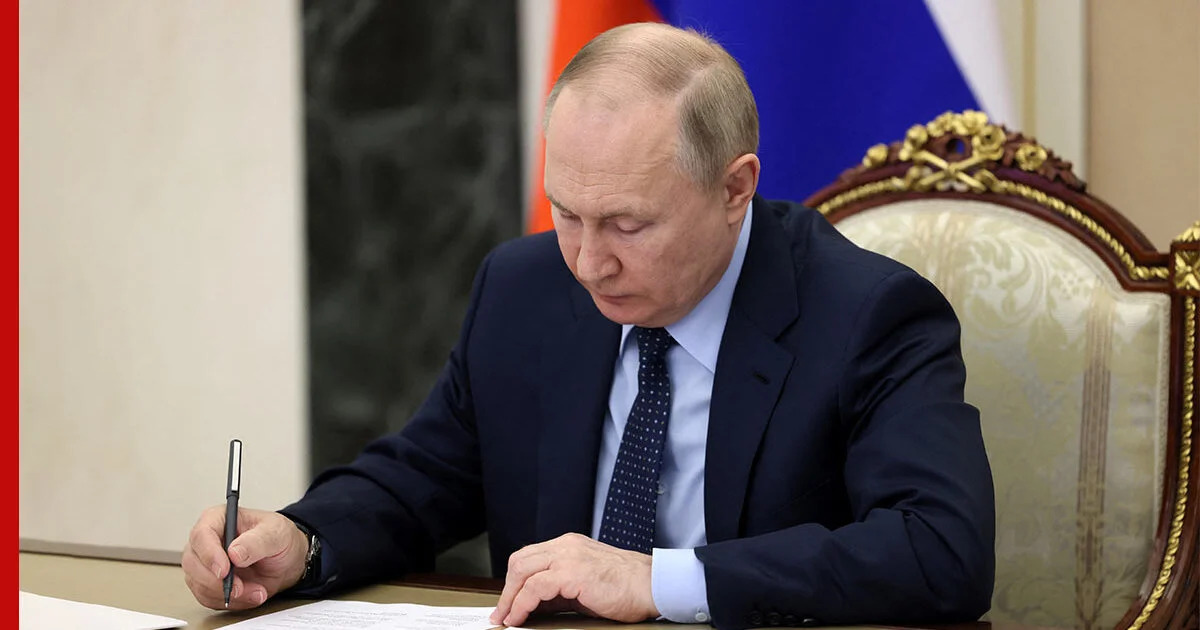 Владимир Путин подписал закон об автономных судах