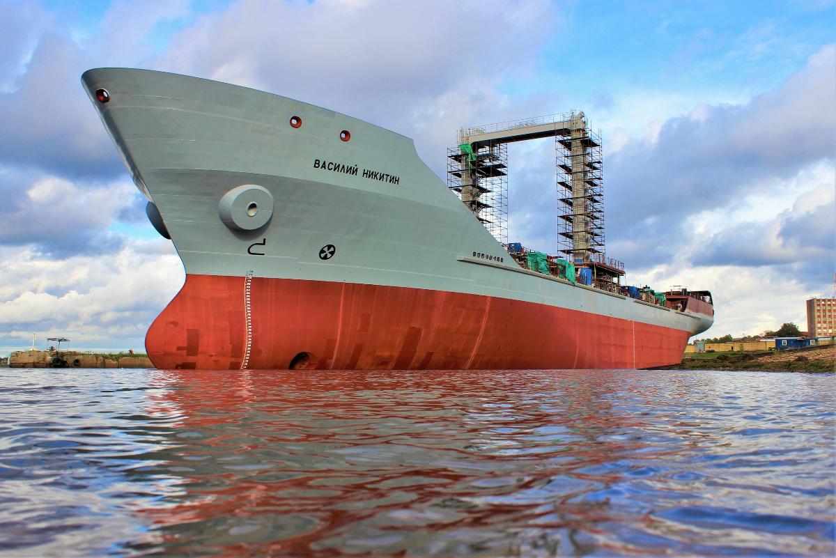 Невский ССЗ спустил на воду средний морской танкер для Минобороны - Морские  вести России