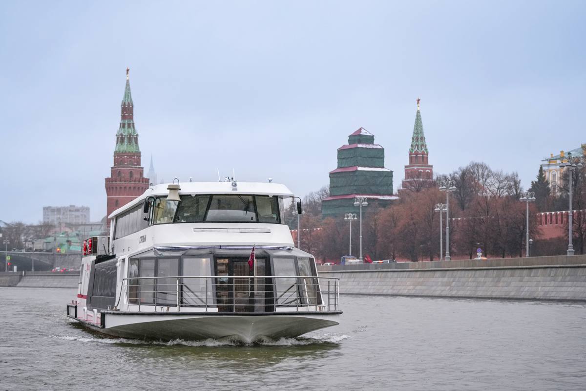 В круглогодичную эксплуатацию по Москве-реке запустили первый ресторан-электроход «Стрельна»